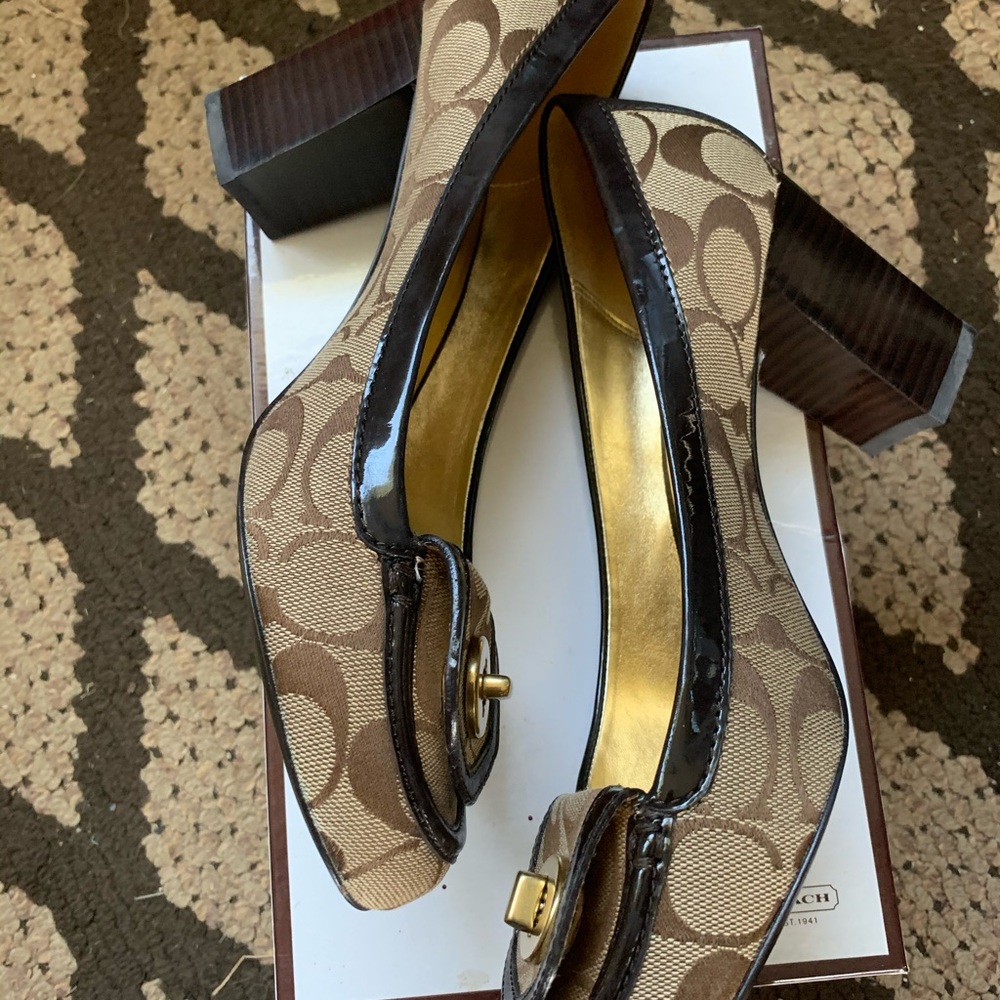 Coach women’s heels - Picture 5 of 7